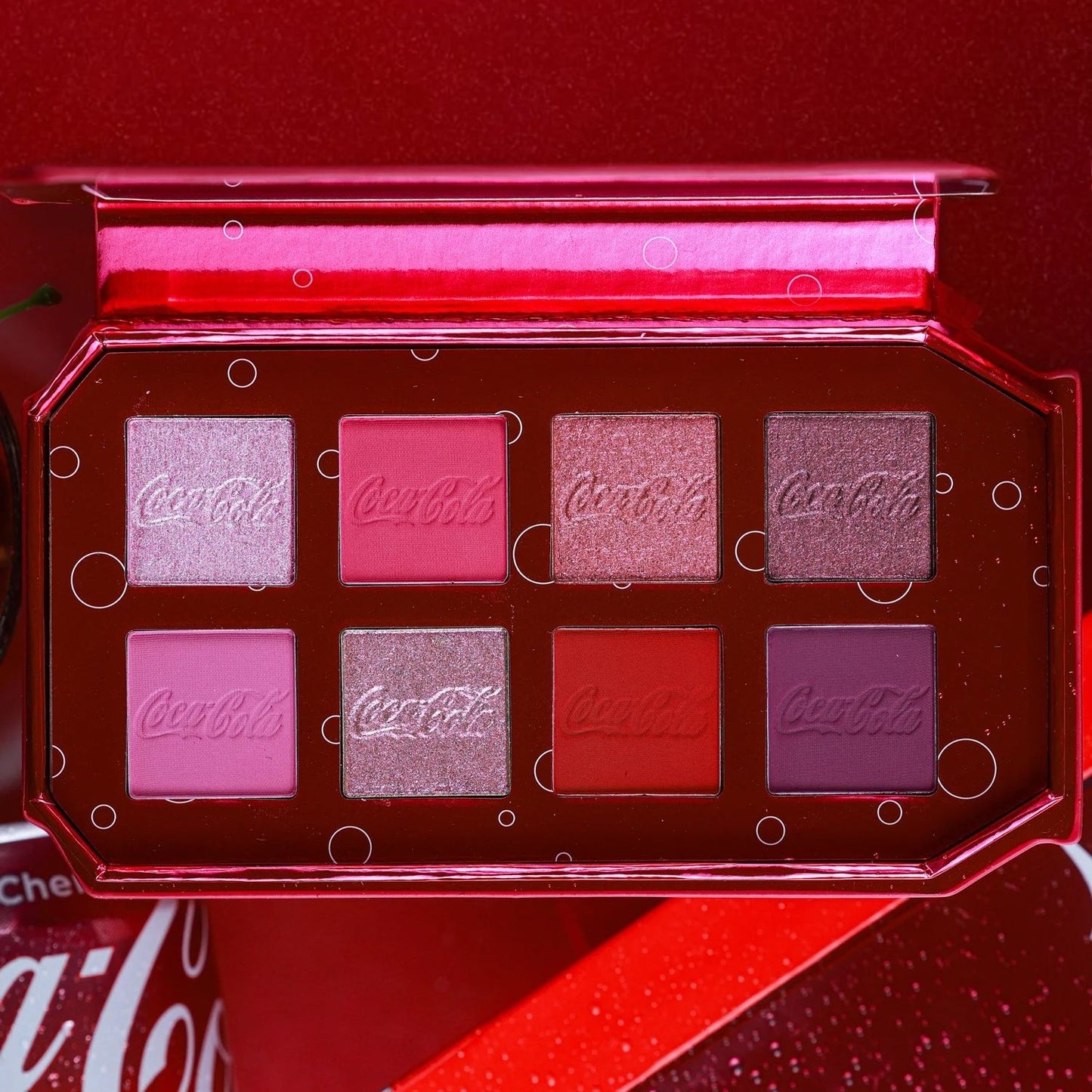 Paleta de Sombras Glamlite x Coca-Cola Cherry Palette
